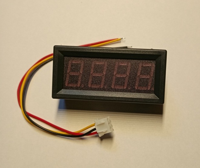 Вольтметр DC 0-100V цифровой 0,56 4 разряда Red в корпусе (57,6х25,7х17,5мм) 3 провода